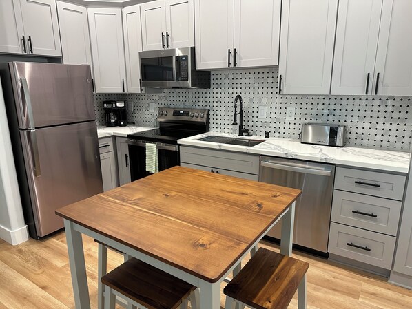 電子レンジ、オーブン、コンロ、食器洗い機