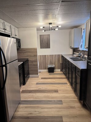 Mikrowelle, Ofen, Herdplatte, Geschirrspüler