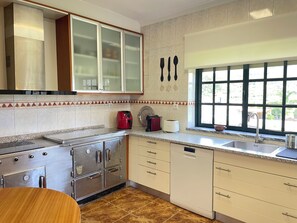 Micro-ondes, four, plaque de cuisson, lave-vaisselle