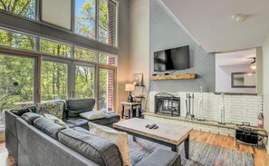 Smart-TV, Kamin, DVD-Player, Tischtennisplatte