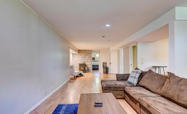 A modern living room with a sofa, coffee table, and a fireplace. - Spacious 4BR Pocono Summit Home with Hot Tub (Pocono Summit)
