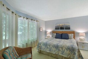 2 bedrooms, iron/ironing board, internet, bed sheets - Charming, 2-bedroom 2-bath condo in enjoyable St. Simons Island (St. Simons Island)