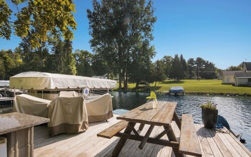Peaceful Waterfront Cabin