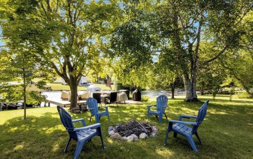 Peaceful Waterfront Cabin