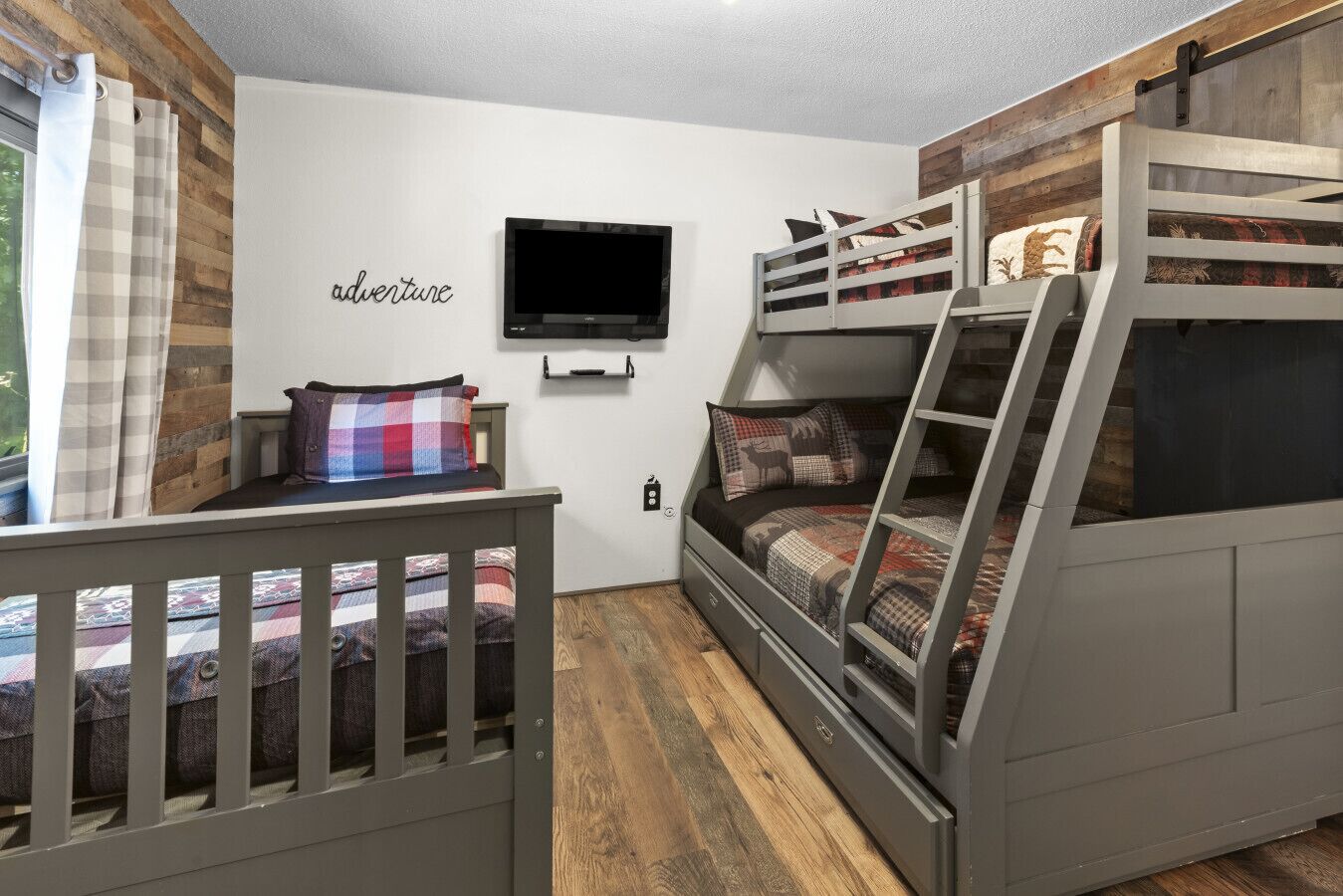 2 chambres, fer et planche à repasser, lit parapluie, Wi-Fi gratuit