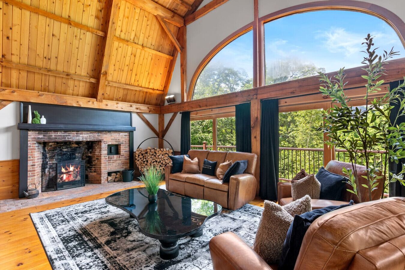 Smart TV, chimenea y futbolito 