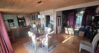 1 to 4 pers. apartment, 2 steps from the town, quiet area on the edge of the forest