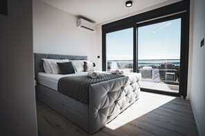 Premium bedding, soundproofing, iron/ironing board, free WiFi