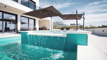 Outdoor pool, pool umbrellas, sun loungers