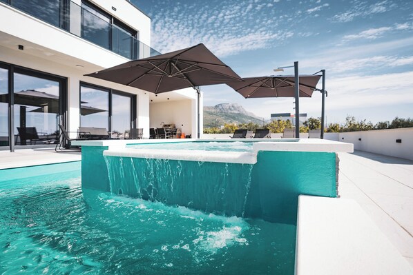 Outdoor pool, pool umbrellas, sun loungers