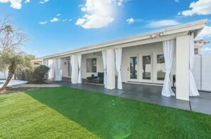 Exterior - Tranquil one story house with the huge pool and backyard (Chandler)