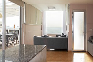 Living area - Cozy Chalet Facing the beach (Kfar Aabida)