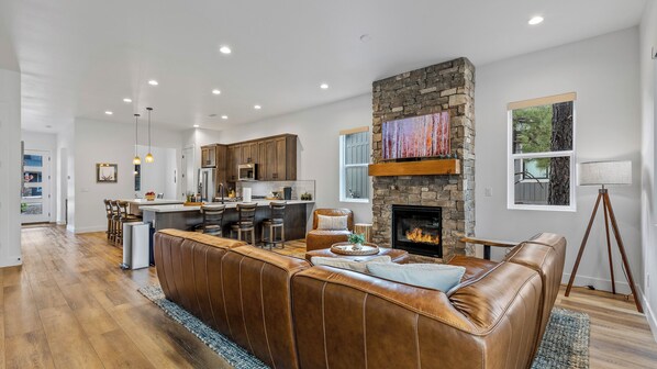 Interior - New in 2025! Hot Tub + Pickleball + 3 King Beds + PS5 (Flagstaff)