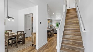 Interior - New in 2025! Hot Tub + Pickleball + 3 King Beds + PS5 (Flagstaff)