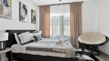 3 bedrooms, desk, iron/ironing board, free WiFi