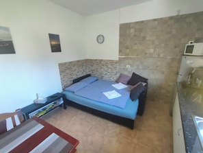 2 habitaciones, tabla de planchar con plancha, wifi y ropa de cama