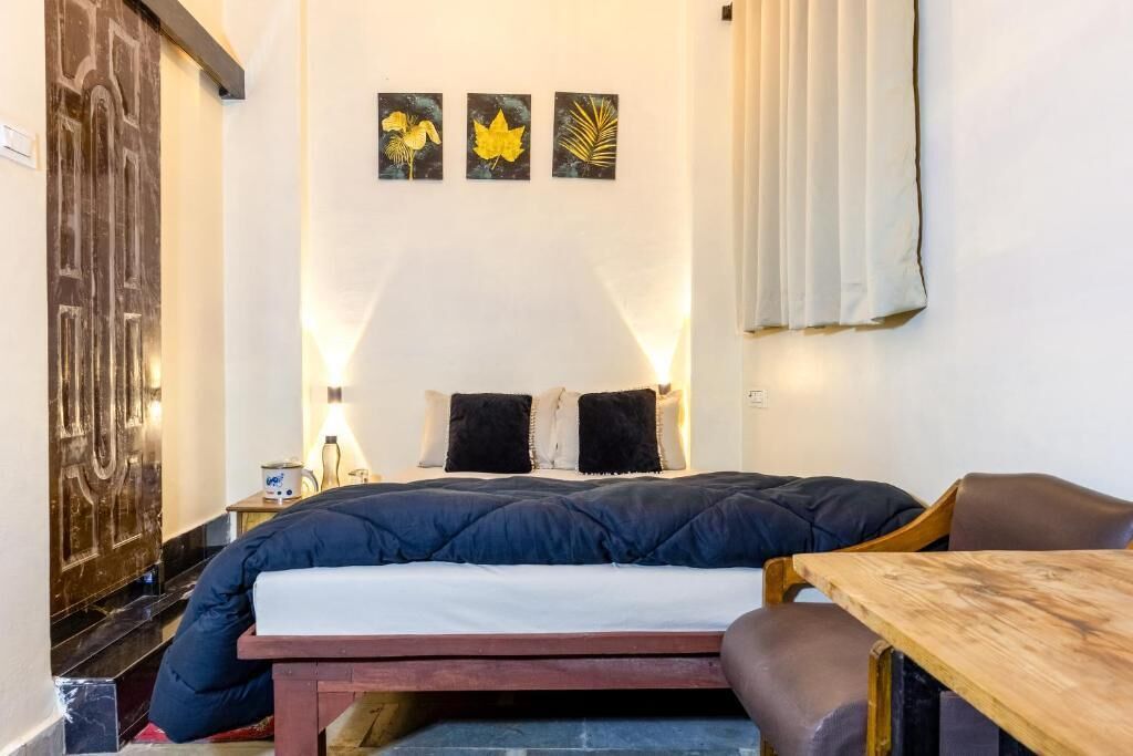 Iron/ironing board, free WiFi