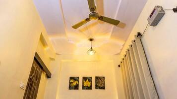 Deluxe Double Room | Iron/ironing board, free WiFi