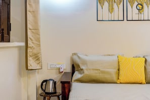 Deluxe Double Room | Iron/ironing board, free WiFi