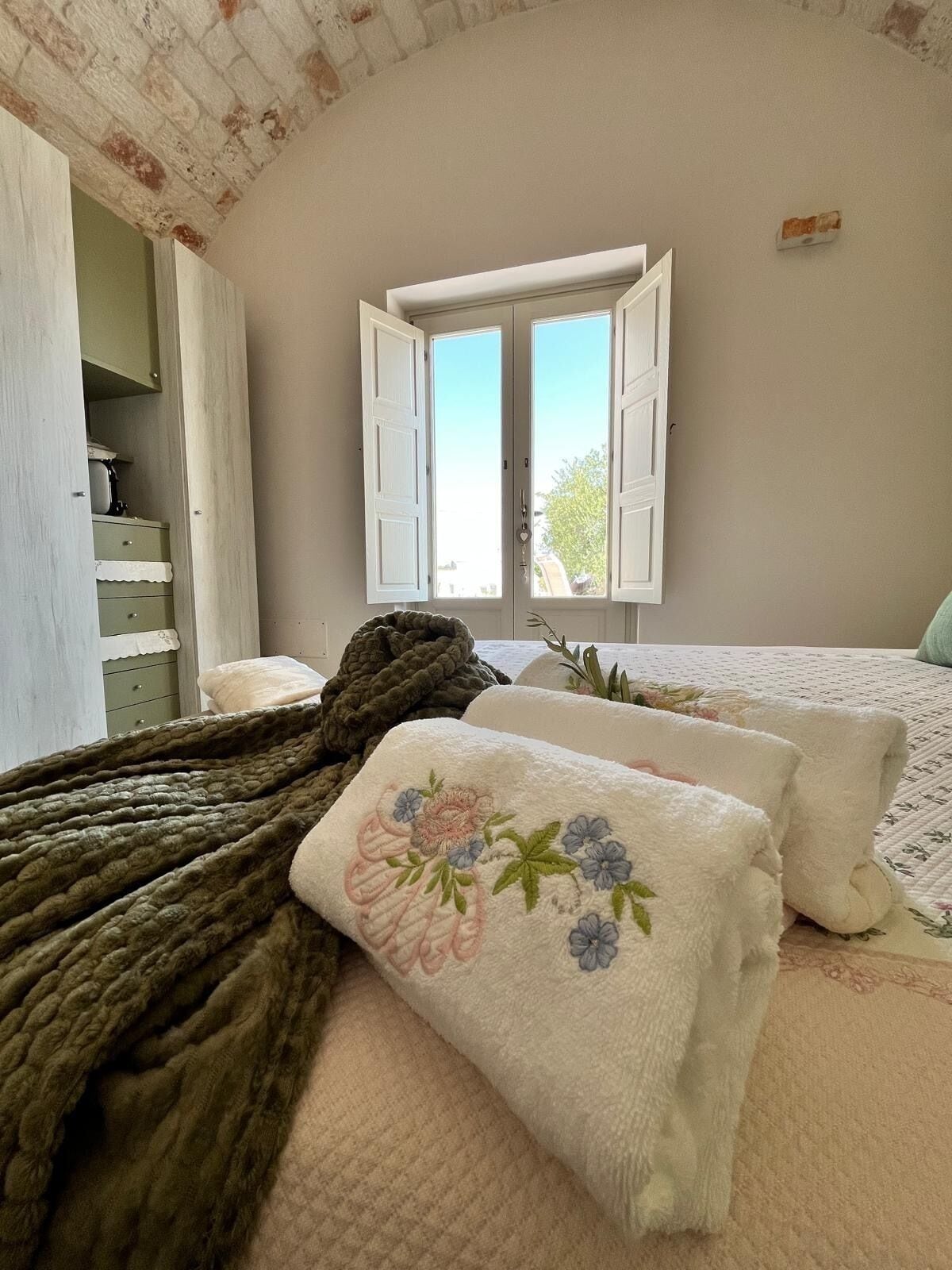 Superior Room, Pool View | Soundproofing, free WiFi