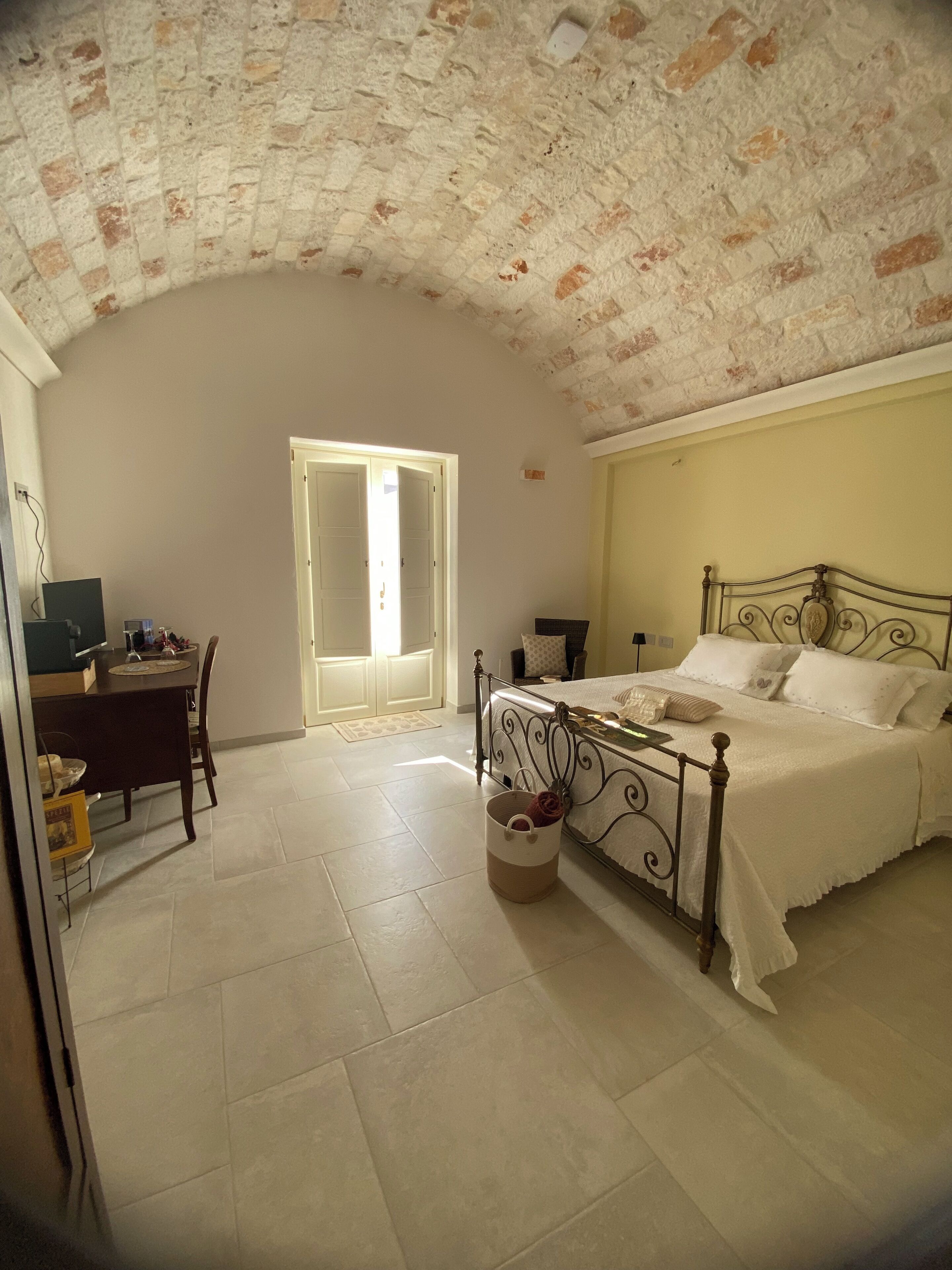 Double Room, Garden View | Desk, soundproofing, free WiFi, bed sheets