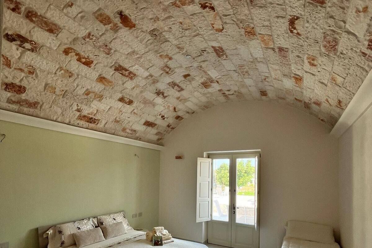 Habitación triple Confort, vistas a la piscina | Sistema de insonorización y wifi gratis