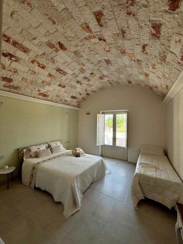 Comfort Triple Room, Pool View | Soundproofing, free WiFi