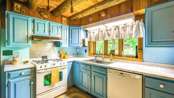 Fridge, microwave, dishwasher, coffee/tea maker