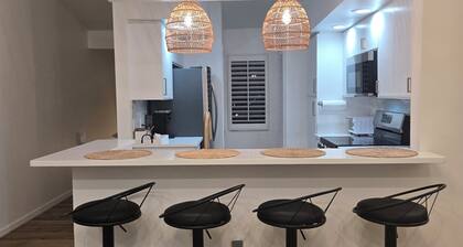 Paradise Villa -Resort Style w/ Outdoor Pool & BBQ