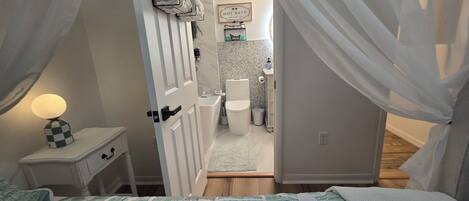 2 chambres, fer et planche à repasser, Wi-Fi, draps fournis