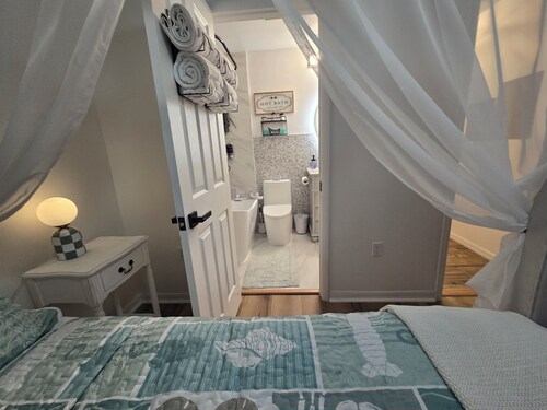 Paradise Villa -Resort Style w/ Outdoor Pool & BBQ