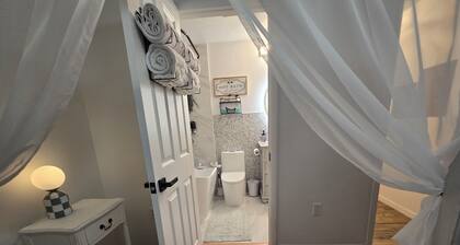 Paradise Villa -Resort Style w/ Outdoor Pool & BBQ