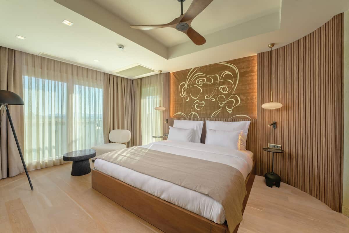 Comfort Double Room | In-room safe, blackout drapes, soundproofing, iron/ironing board