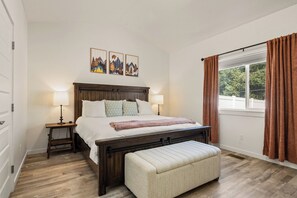 3 室のベッドルーム、アイロン / アイロン台、WiFi (無料)、ベッドシーツ