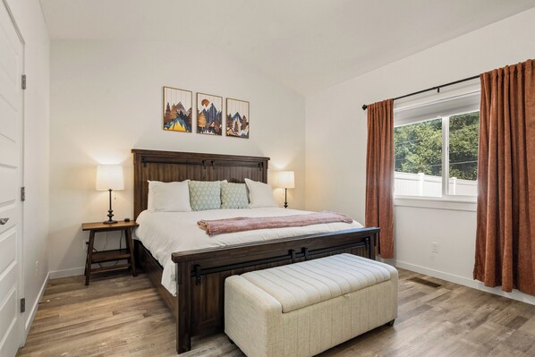 3 bedrooms, iron/ironing board, free WiFi, bed sheets