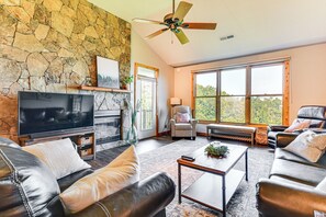 TV, fireplace