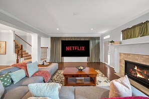 Living area - Heights Lounge ● Game Room ● Grill ● Fireplace (Houston)