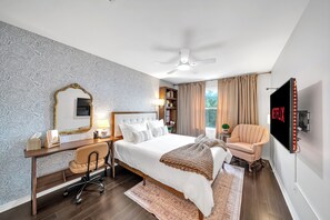 3 bedrooms, iron/ironing board, WiFi, bed sheets - Heights Lounge ● Game Room ● Grill ● Fireplace (Houston)