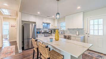 Mikroaaltouuni, uuni, liesi, astianpesukone