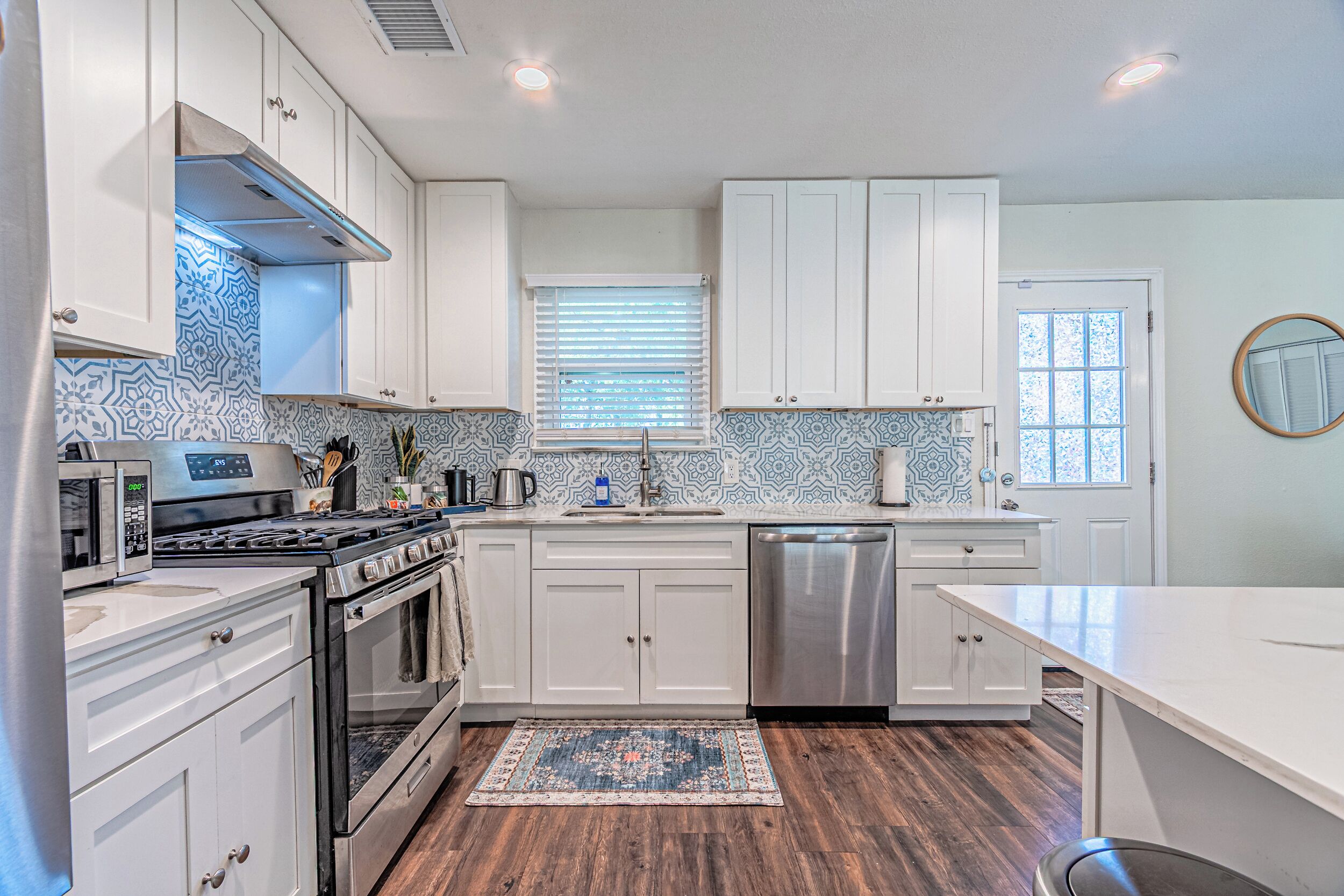 Microwave, oven, stovetop, dishwasher