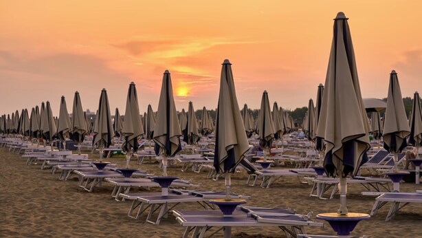 Outdoor banquet area - Flat with terrace overlooking the pool (Bibione)