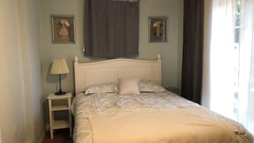 2 bedrooms, iron/ironing board, WiFi, bed sheets
