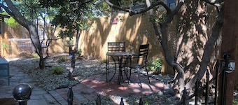 Charming 2-bedroom cottage in Mountain View