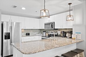 Réfrigérateur, four, plaque de cuisson, lave-vaisselle