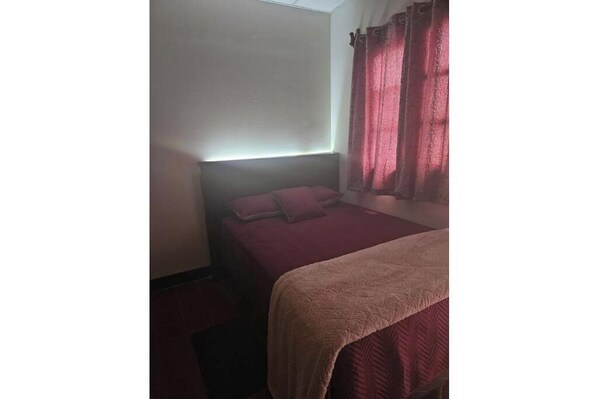 1 bedroom, internet, bed sheets