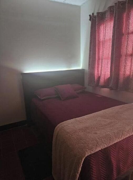 1 soverom, internettilgang og sengetøy