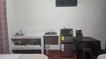 1 bedroom, internet, bed sheets