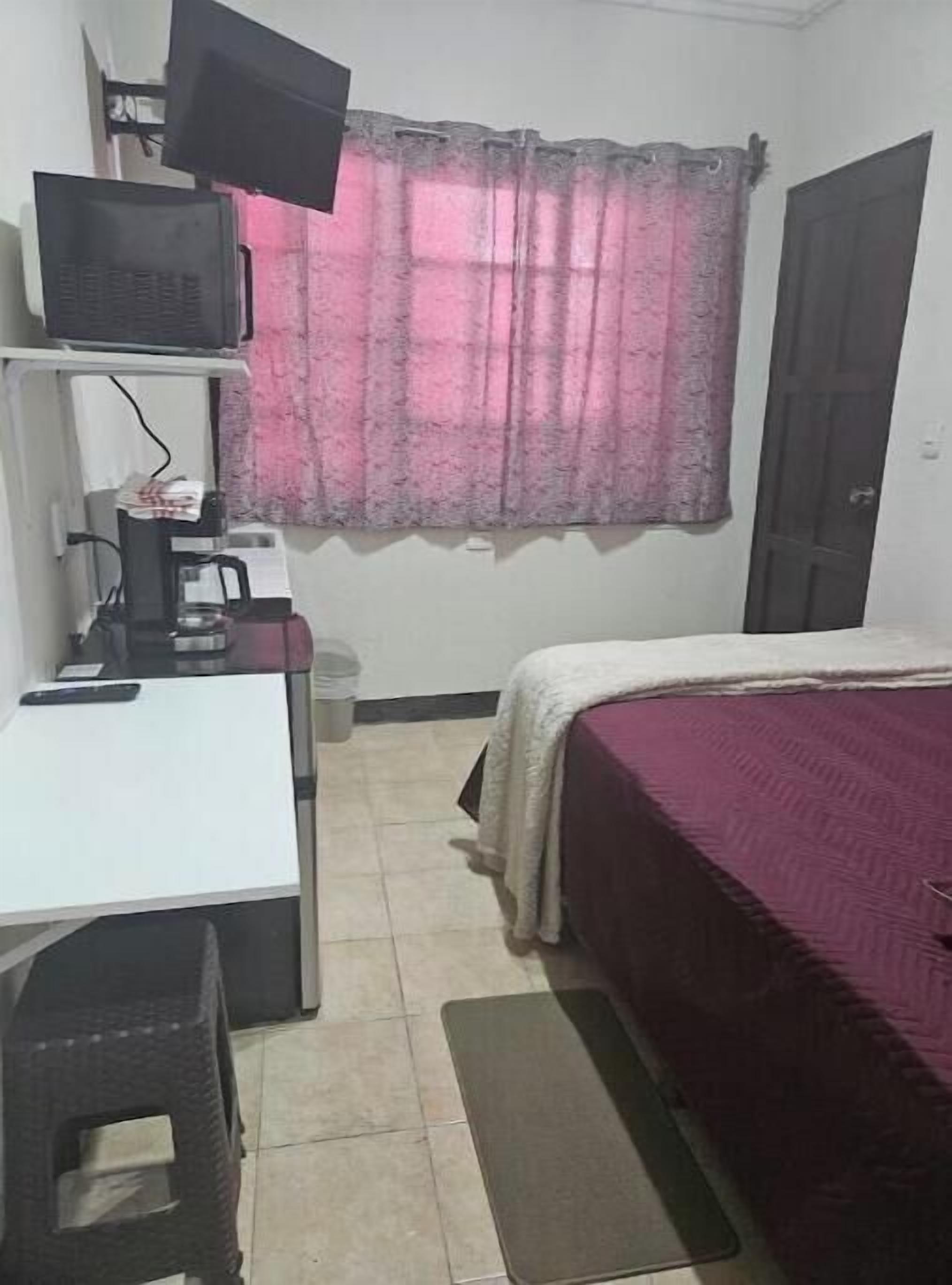 1 habitación, internet y ropa de cama 