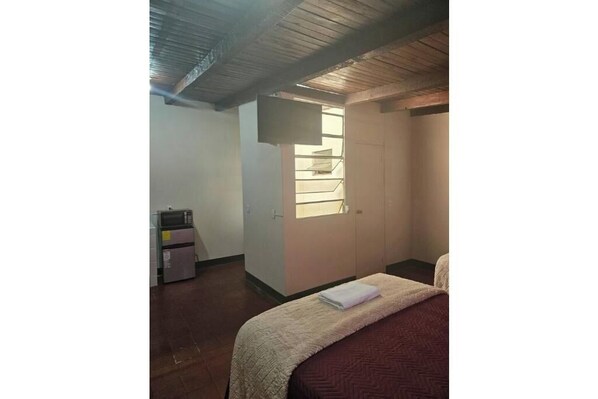 1 bedroom, internet, bed sheets