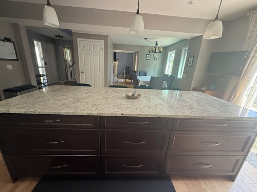 Homey 3 Bedroom, 3 Bathroom Family Home in SW Calgary!
